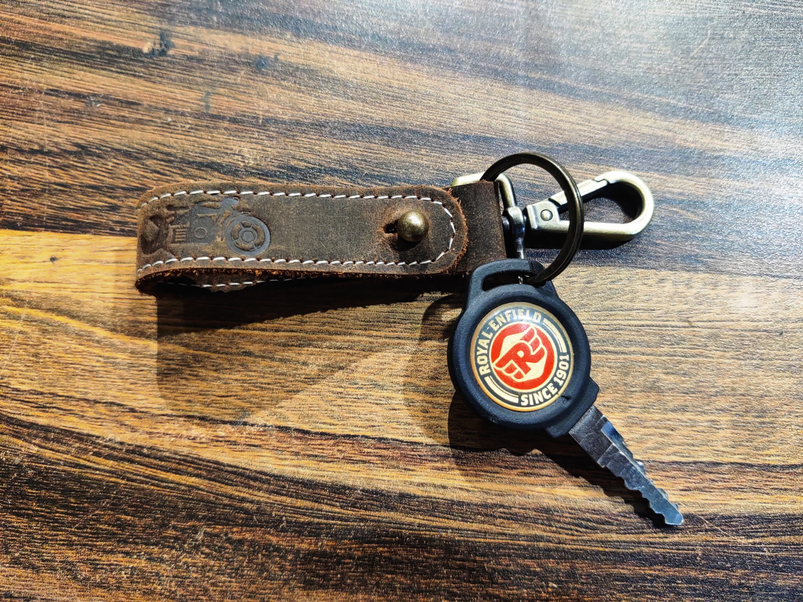 VINAL Key Chain for Bike Black Leather Keychain Key Ring with Metal Hook  Locking for Car/ Bike Men Women Key Chain Price in India - Buy VINAL Key  Chain for Bike Black